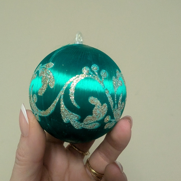 Vintage Silk Christmas Holiday Ornaments - Green and Silver - Picture 8 of 13